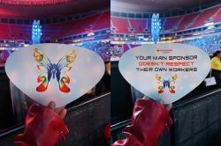 Protesto em show de Katy Perry denuncia ataques do Santander contra trabalhadores Protesto em show de Katy Perry denuncia ataques do Santander contra trabalhadores