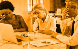 Comunicação sobre mudanças gera medo e insegurança em bancários do Itaú Comunicação sobre mudanças gera medo e insegurança em bancários do Itaú