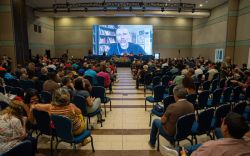 Análise de conjuntura nacional e internacional marcou abertura do segundo dia do 7º Congresso da Contraf-CUT Análise de conjuntura nacional e internacional marcou abertura do segundo dia do 7º Congresso da Contraf-CUT