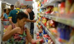 Consumo de alimentos cresce após proibição das bets no país, diz Abras